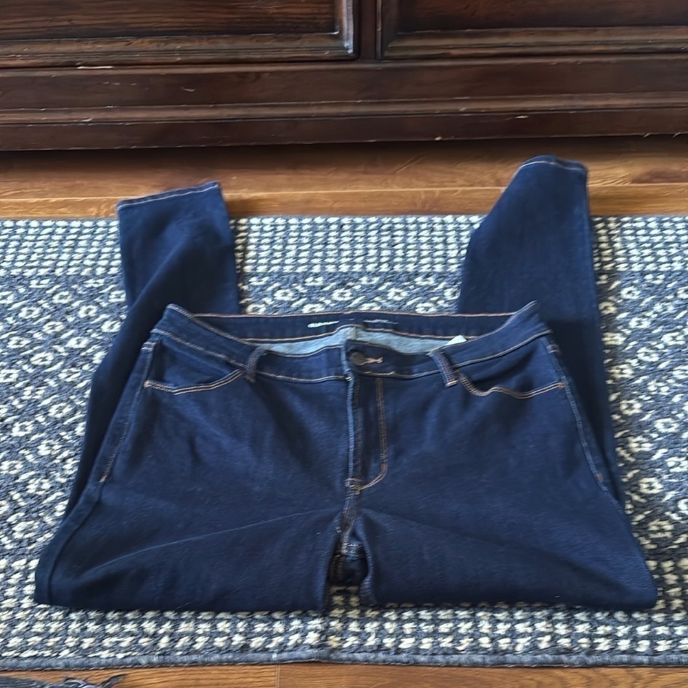 Old Navy mid-rise super skinny jeans in size 12